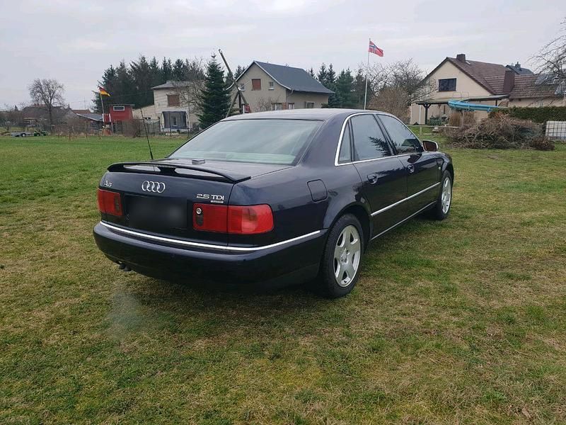 Second-hand Audi A8 150 CP (110 kW) 1999 Berlinǎ