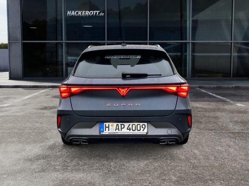 Second-hand Cupra Leon 150 CP (110 kW) 2024 Gri Break