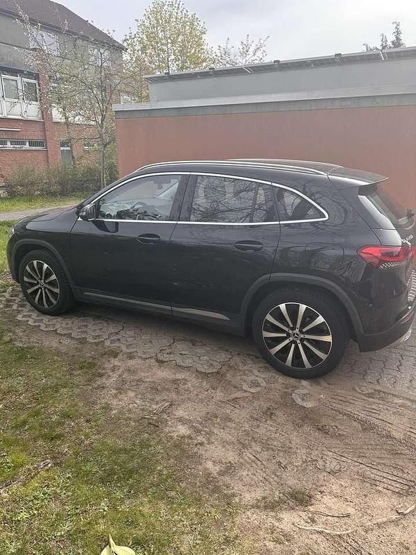 Gebraucht Mercedes GLA200 163 PS (119 kW) 2020 Schwarz SUV