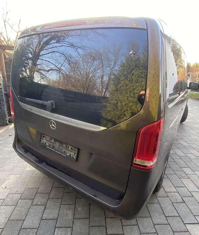 Gebraucht Mercedes V220 163 PS (119 kW) 2015 Braun Van / Kleinbus