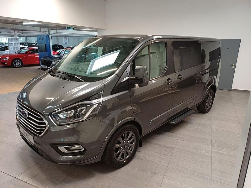 Grau Gebraucht 2018 Ford Tourneo Custom Titanium Van / Kleinbus | 33.950 € (Teuer) - Bild 1/3