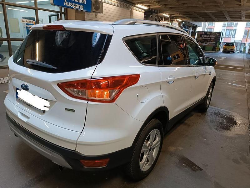 Weiß Gebraucht 2016 Ford Kuga Trend SUV | 8.700 € (Superpreis) - Bild 1/4