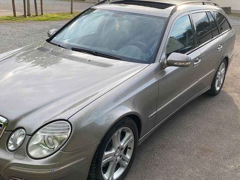 Gebraucht Mercedes E280 190 PS (139 kW) 2009 Grau Kombi