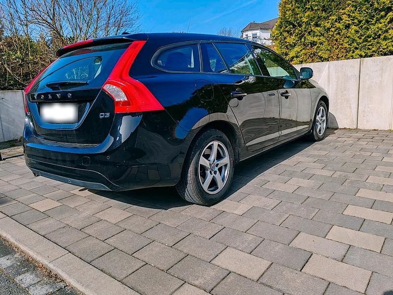 Gebraucht Volvo V60 150 PS (110 kW) 2016 Schwarz Kombi