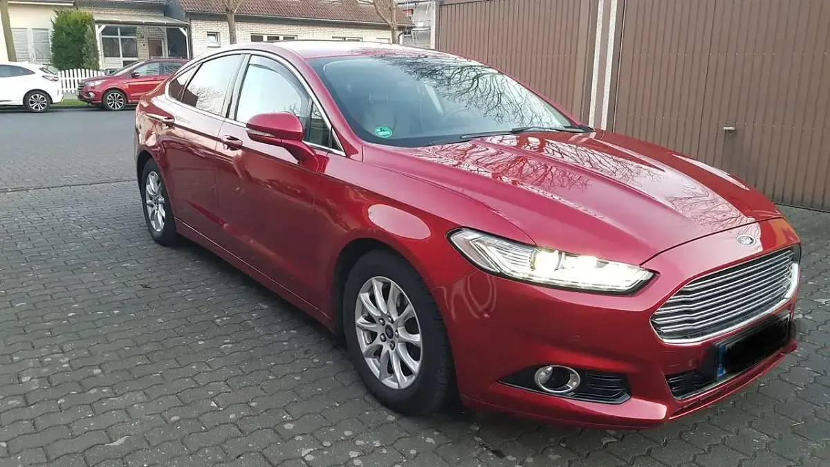 Gebraucht Ford Mondeo Titanium 241 PS (177 kW) 2015 Rot Kleinwagen