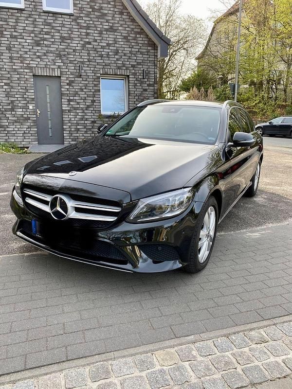 Schwarz Gebraucht 2019 Mercedes C220 Kombi | 22.680 € (Superpreis) - Bild 1/4