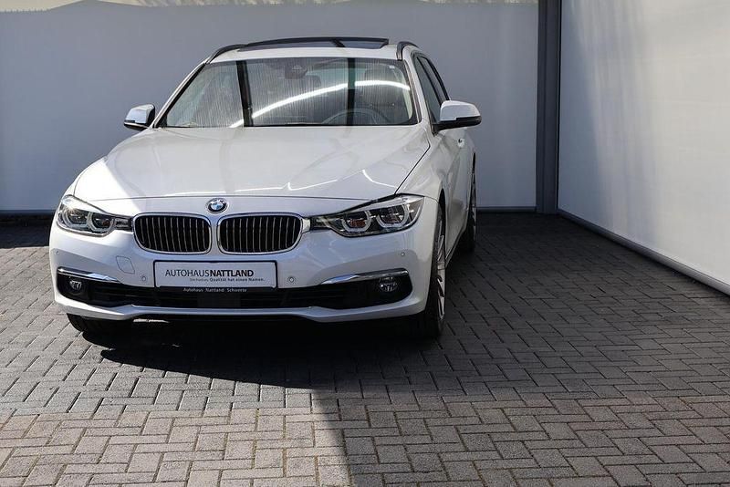 Gebraucht BMW 330 Luxury Line 258 PS (189 kW) 2016 Mineralweiss Kombi