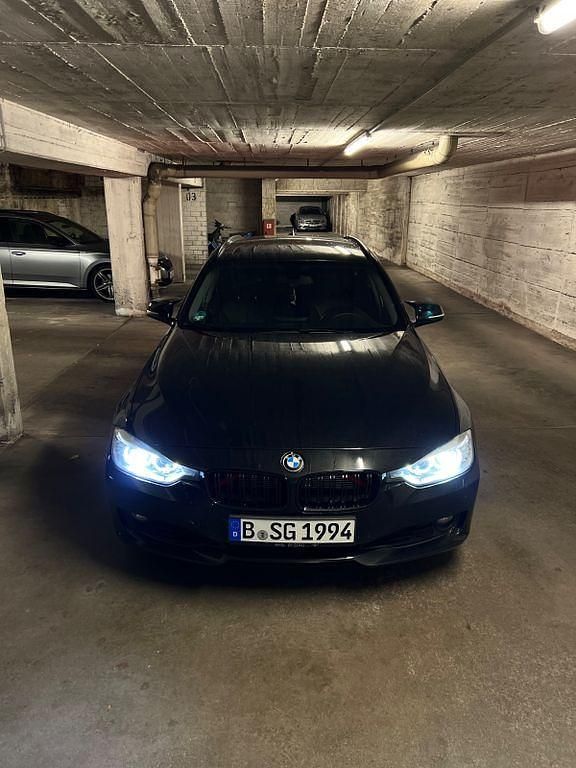 Schwarz Gebraucht 2013 BMW 330 Comfort Edition Kombi | 13.500 € (Fairer Preis) - Bild 1/4