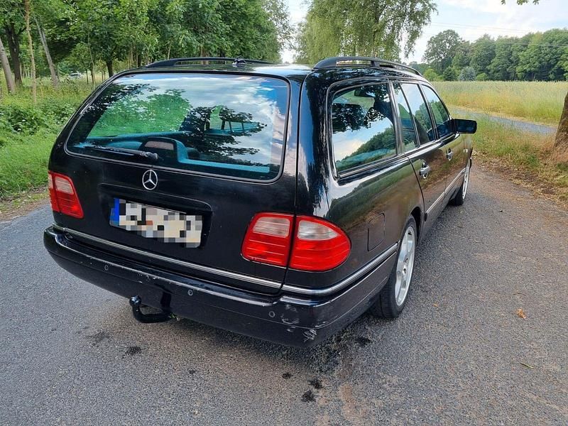 Gebraucht Mercedes E430 Avantgarde 279 PS (205 kW) 1998 Schwarz Limousine