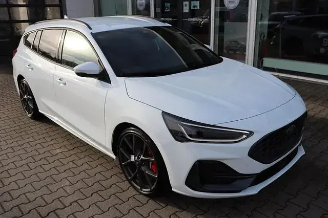 Neu Ford Focus ST 280 PS (205 kW) 2026 Frozen white Kombi