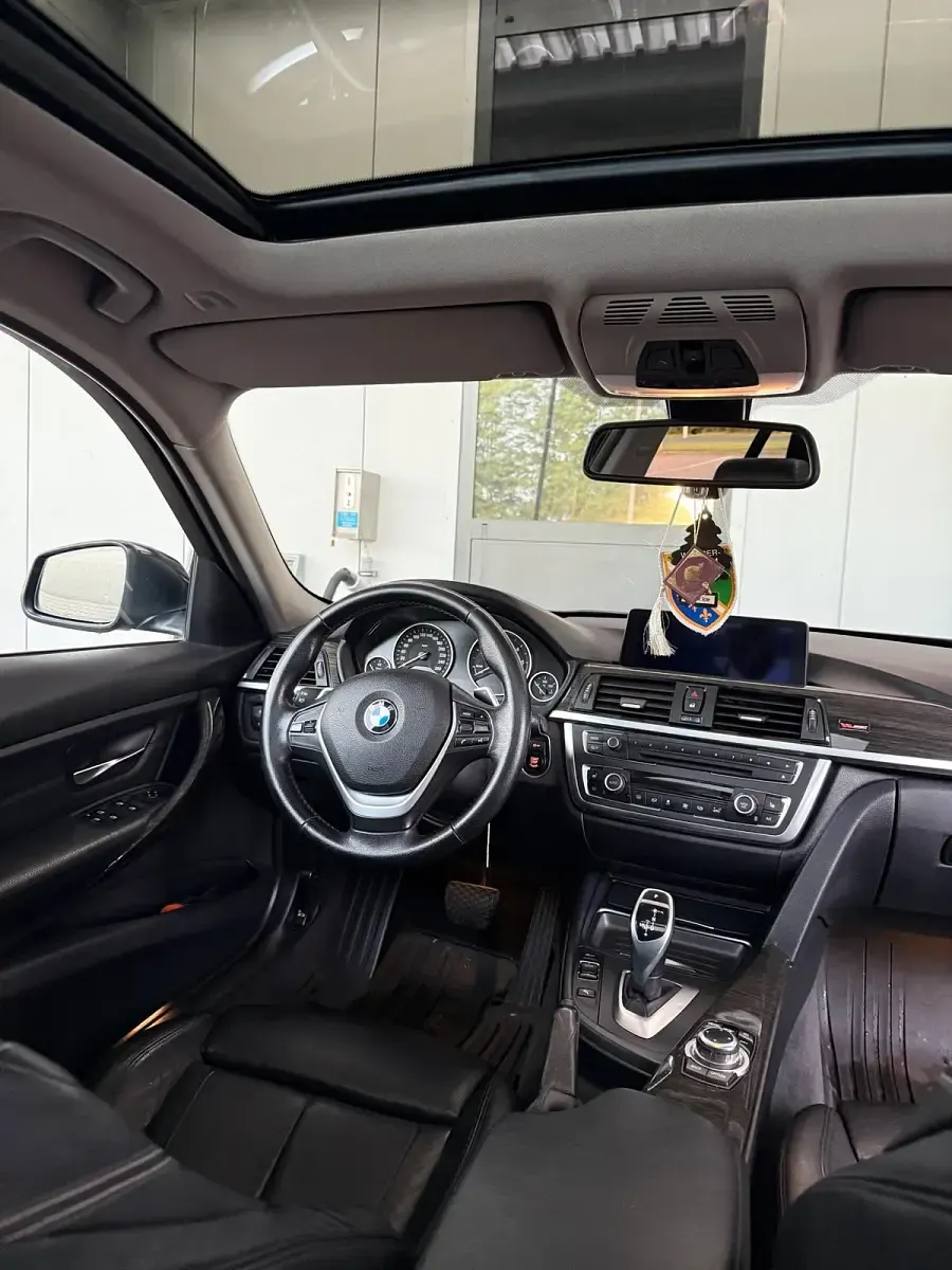 Gebraucht BMW 330 258 PS (189 kW) 2012 Blau Kombi
