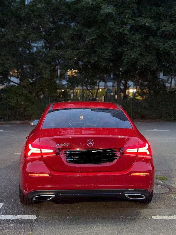 Gebraucht Mercedes A200 163 PS (119 kW) 2019 Rot Limousine