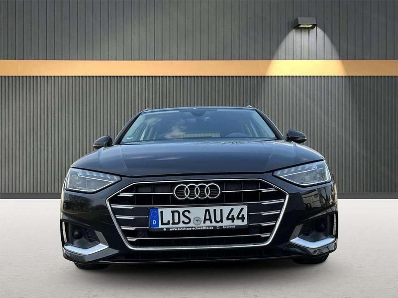 Gebraucht Audi A4 Advanced 163 PS (119 kW) 2020 Mythosschwarz metallic Kombi