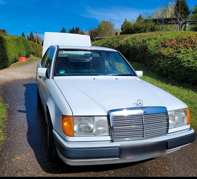 Gebraucht Mercedes E230 136 PS (100 kW) 1990 Weiß Limousine