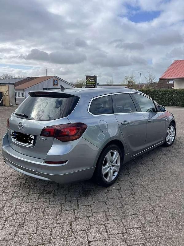 Gebraucht Opel Astra Sport 179 PS (131 kW) 2011 Grau Kombi