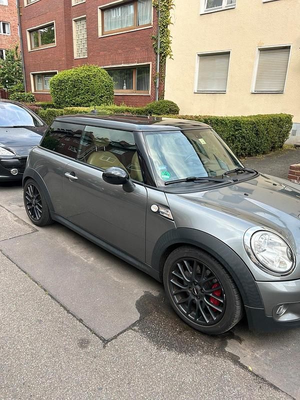 Silber Gebraucht 2010 Mini John Cooper Works Kleinwagen | 8.600 € (Fairer Preis) - Bild 1/4