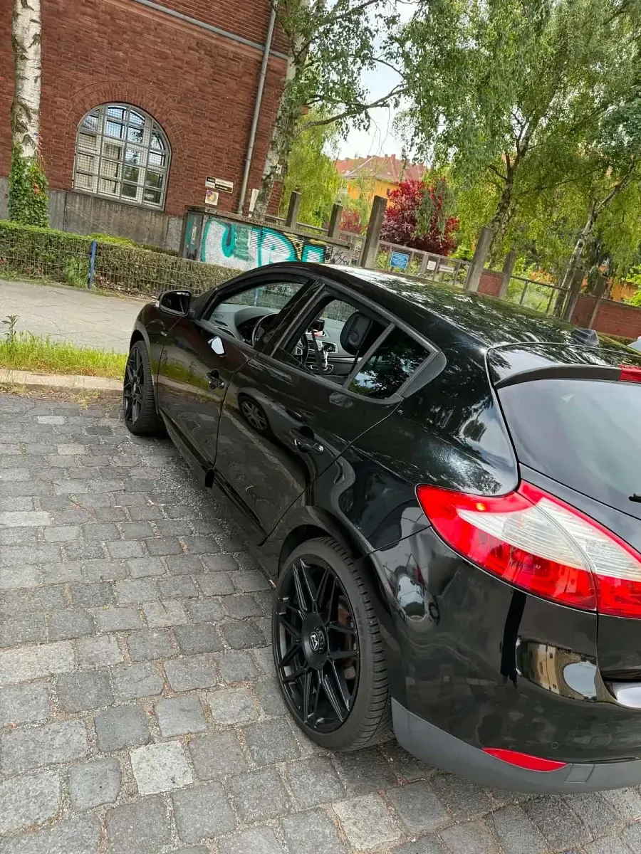 Gebraucht Renault Mégane 110 PS (80 kW) 2013 Schwarz Limousine