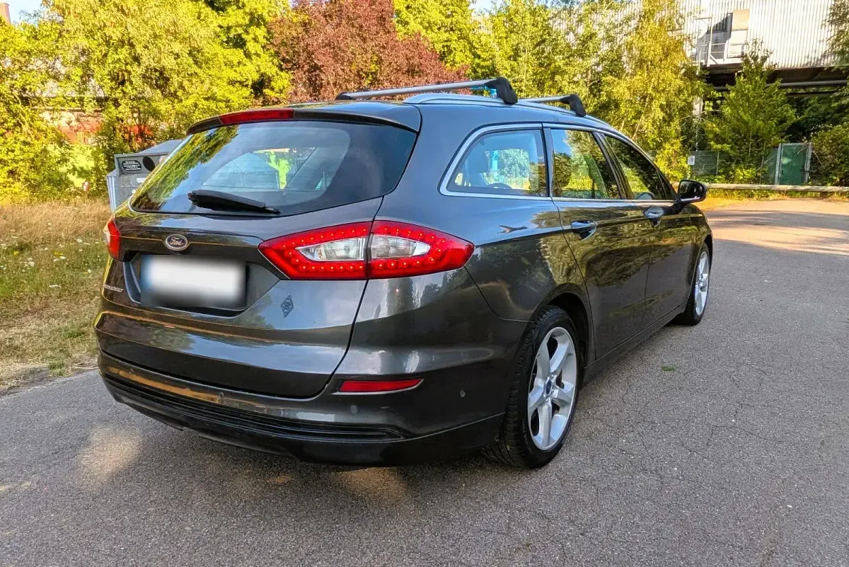 Gebraucht Ford Mondeo Titanium 150 PS (110 kW) 2015 Grau Kombi