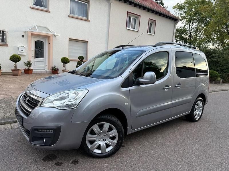 Grau Gebraucht 2018 Peugeot Partner Allure Van / Kleinbus | 19.999 € (Teuer) - Bild 1/4