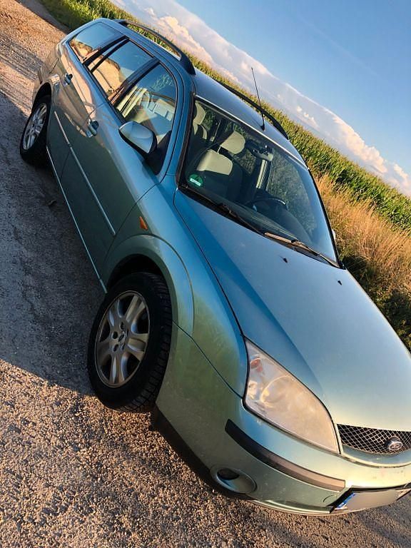 Grün Gebraucht 2002 Ford Mondeo Ghia Kombi | 790 € (Superpreis) - Bild 1/4