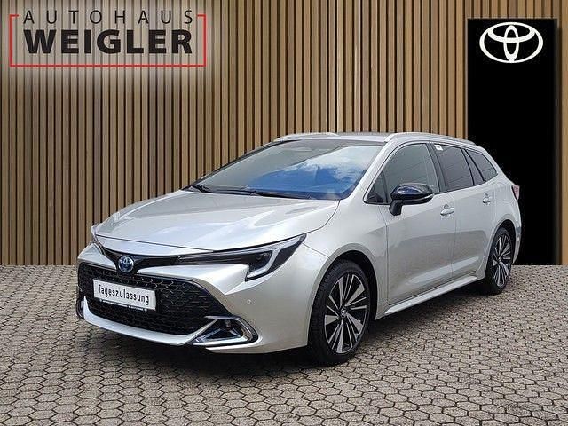 Neu Toyota Corolla 98 PS (72 kW) 2025 Cosmicsilber Kombi