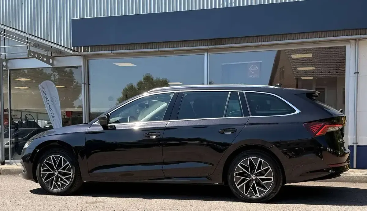 Gebraucht Skoda Octavia Style 150 PS (110 kW) 2021 Black magic pearlescent Kombi