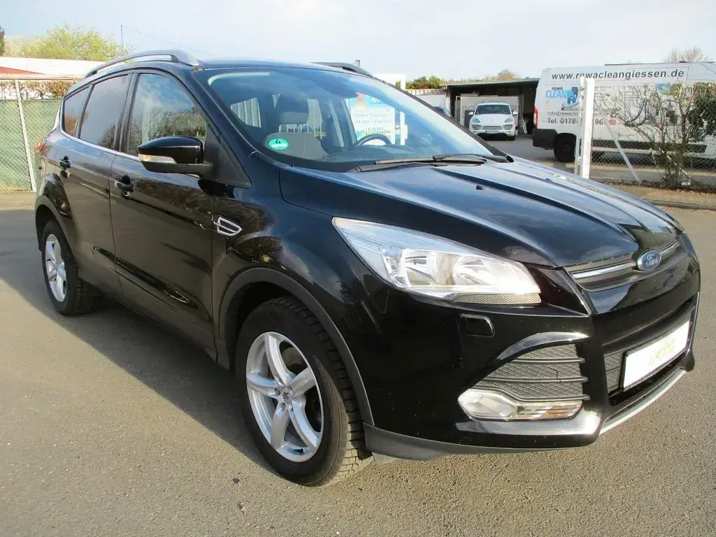 Gebraucht Ford Kuga 120 PS (88 kW) 2016 Shadow black SUV