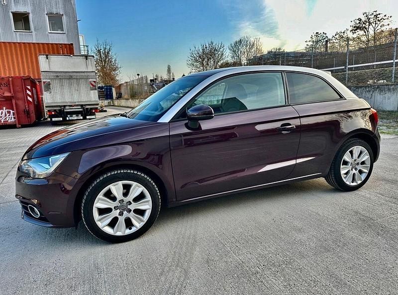 Gebraucht Audi A1 Ambition 90 PS (66 kW) 2011 Rot Kleinwagen