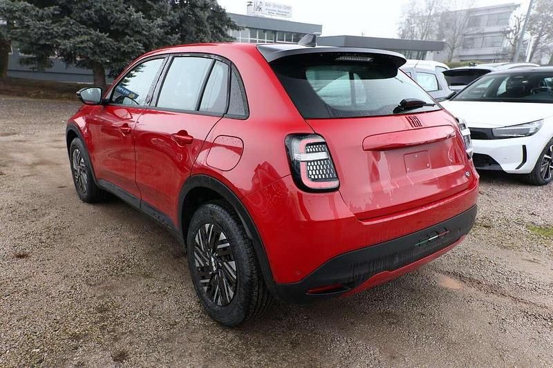 Gebraucht Fiat 600E Red 114 kW (156 PS) 2024 Passione rot SUV