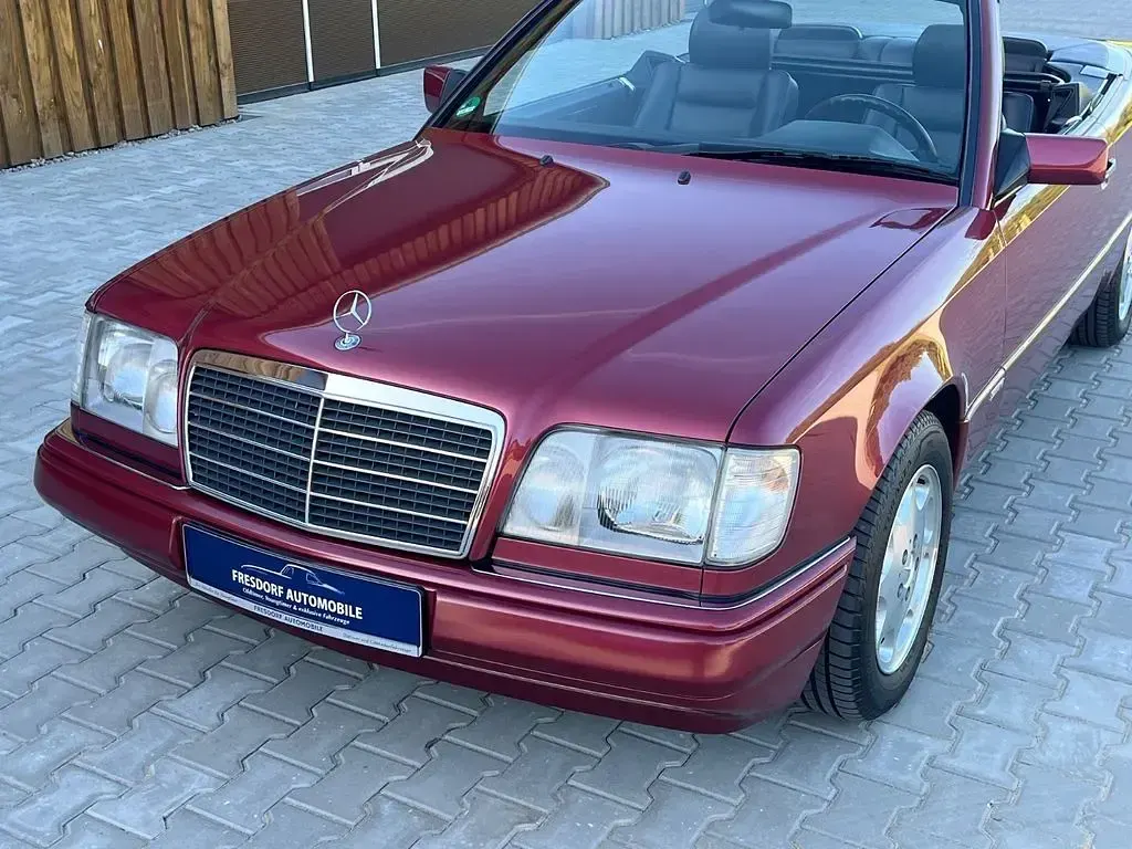 Gebraucht Mercedes E200 Sportline 136 PS (100 kW) 1995 Almadinrot Cabrio