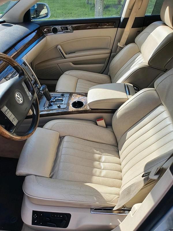 Second-hand VW Phaeton 224 CP (164 kW) 2009 Auriu Berlinǎ