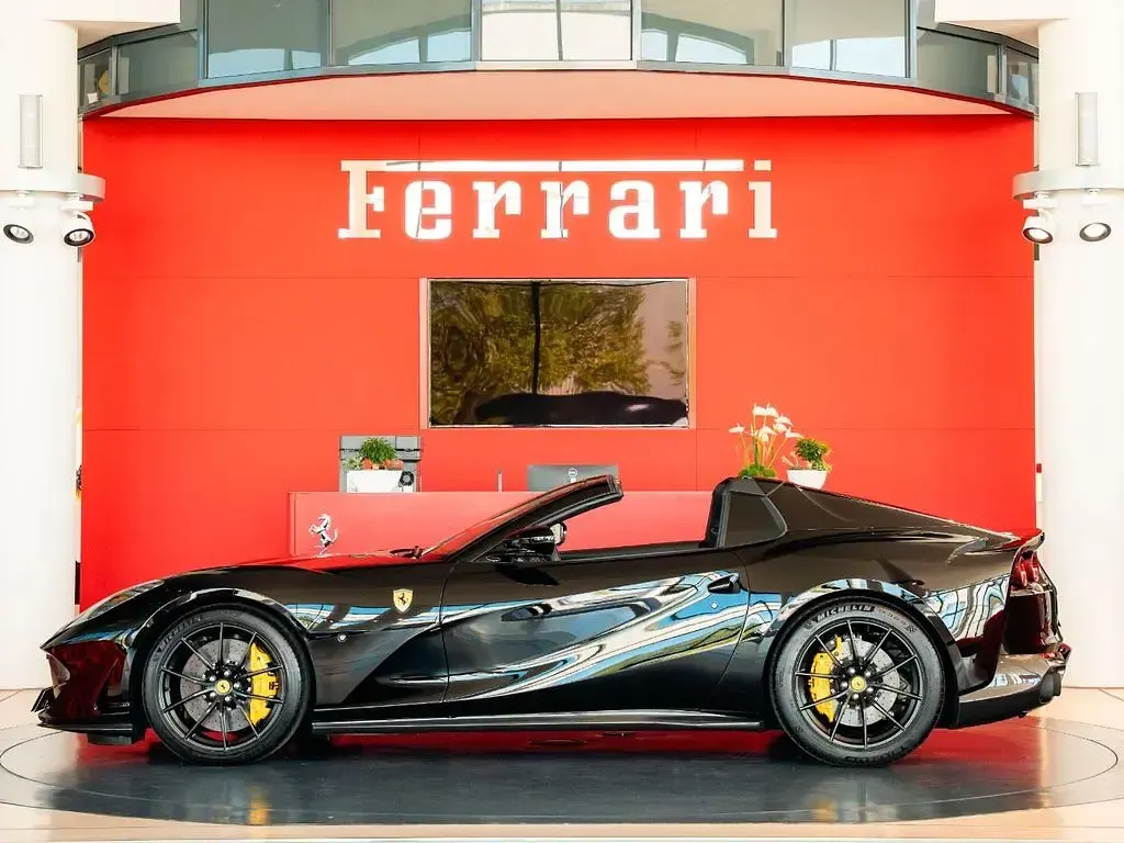 Second-hand Ferrari 812 799 CP (587 kW) 2023 Negru Cabrio