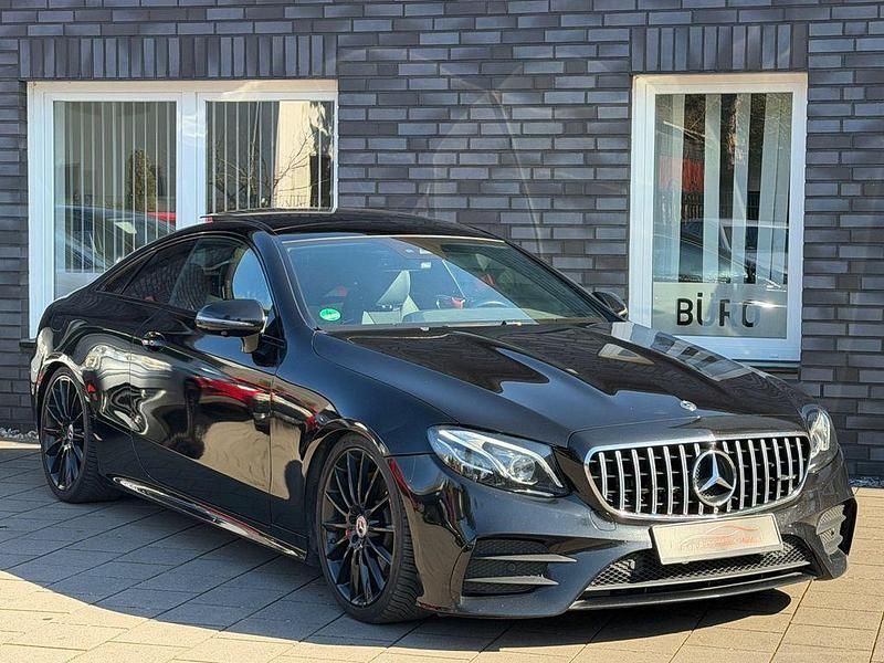 Gebraucht Mercedes E220 AMG 194 PS (142 kW) 2020 Schwarz Coupé