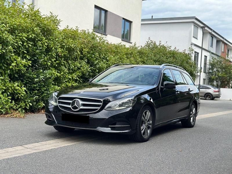 Schwarz Gebraucht 2014 Mercedes 300 Avantgarde Kombi | 8.400 € (Fairer Preis) - Bild 1/4