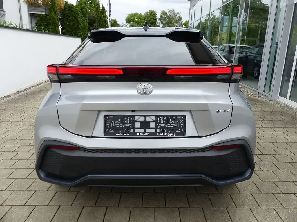 Gebraucht Toyota C-HR 197 PS (144 kW) 2024 Shimmering silver/sz 2vu SUV