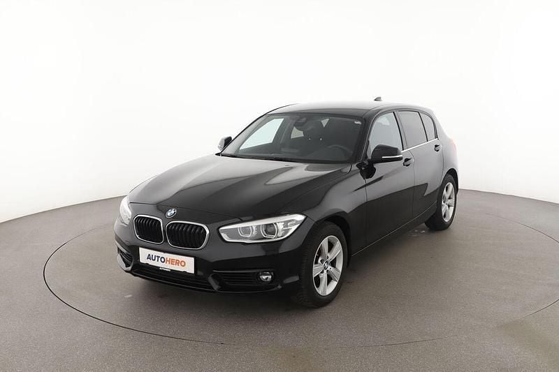 Schwarz Gebraucht 2019 BMW 118 Sport Line Kleinwagen | 17.640 € (Guter Preis) - Bild 1/3