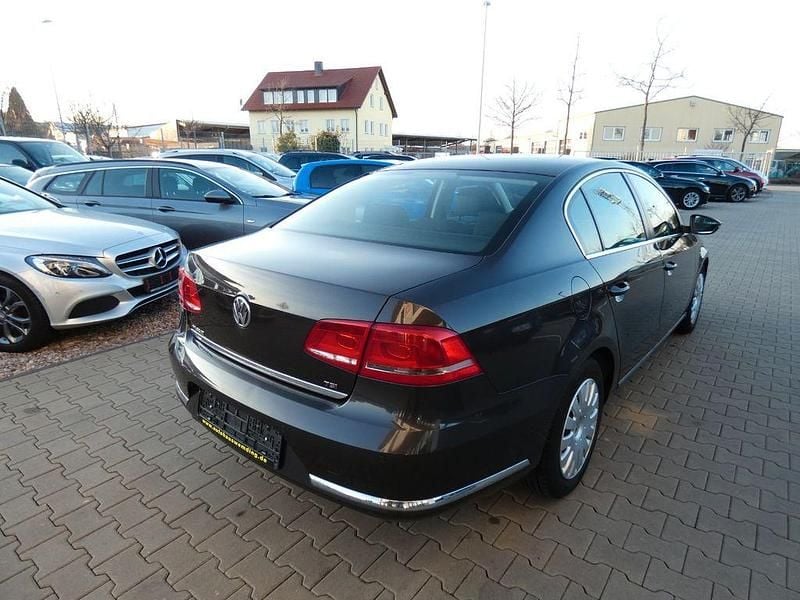 Gebraucht VW Passat Comfortline 160 PS (117 kW) 2011 Schwarz Limousine