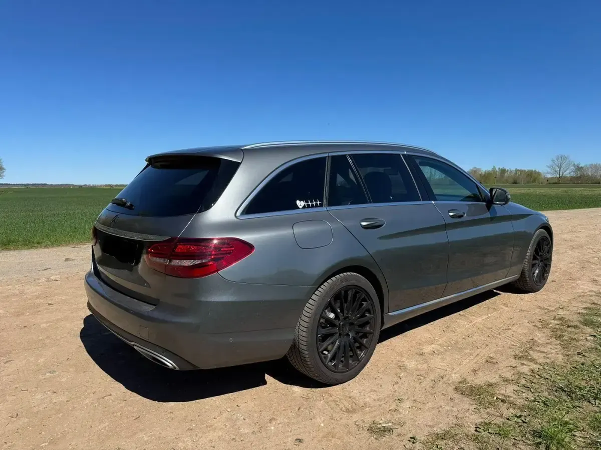 Gebraucht Mercedes C300 258 PS (189 kW) 2019 Grau Limousine