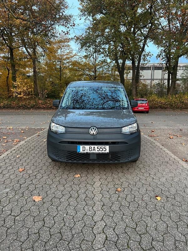 Grau Gebraucht 2021 VW Caddy Van / Kleinbus | 18.490 € - Bild 1/4