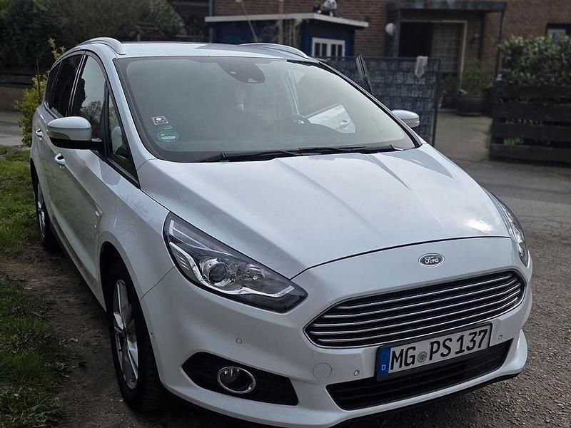 Gebraucht Ford S-MAX Business Edition 150 PS (110 kW) 2018 Weiß Van / Kleinbus