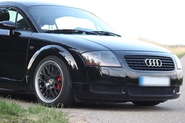 Second-hand Audi TT Exclusive 330 CP (242 kW) 1999 Negru Coupe