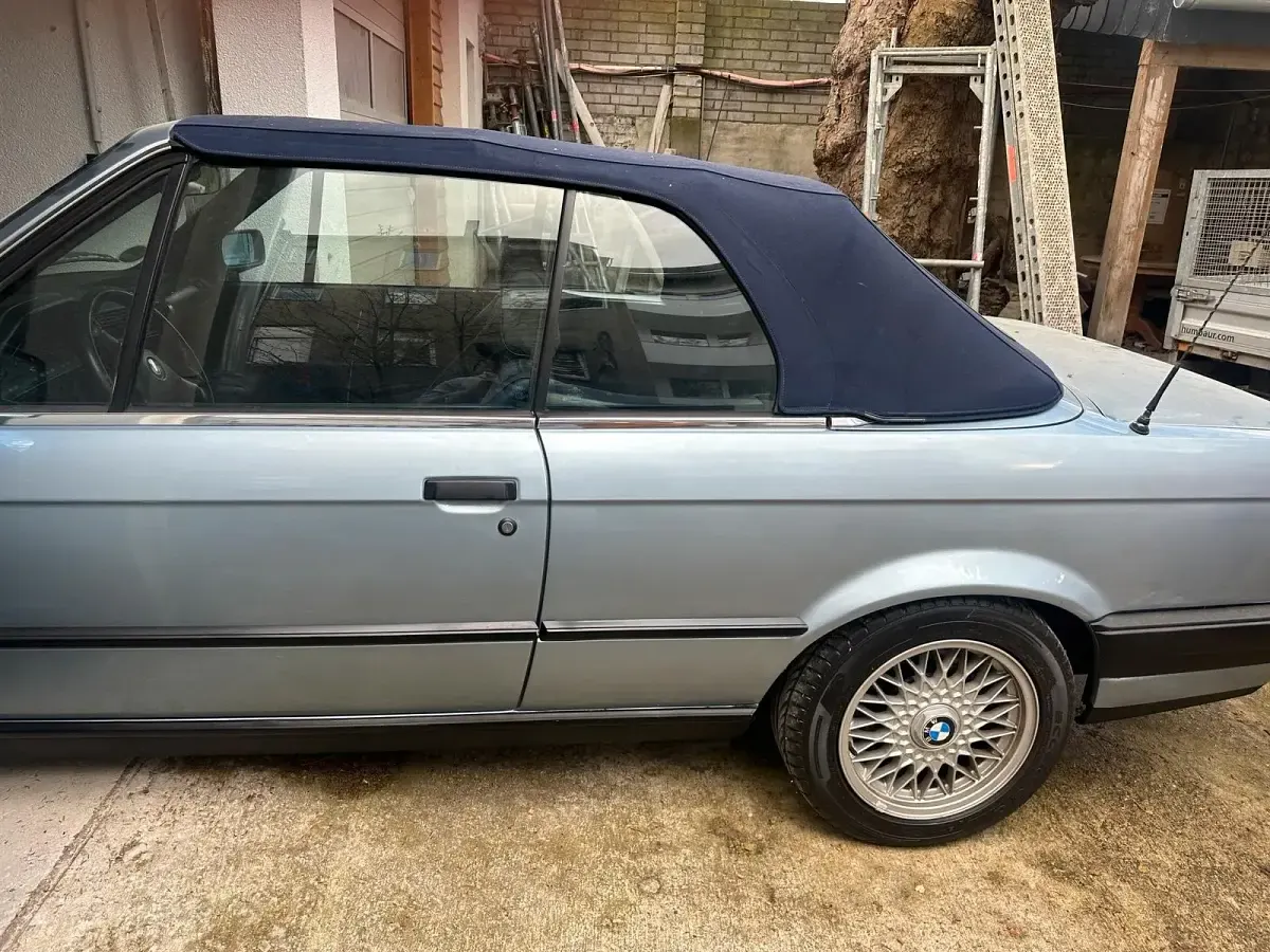 Gebraucht BMW 318 Cabriolet 113 PS (83 kW) 1992 Blau Cabrio