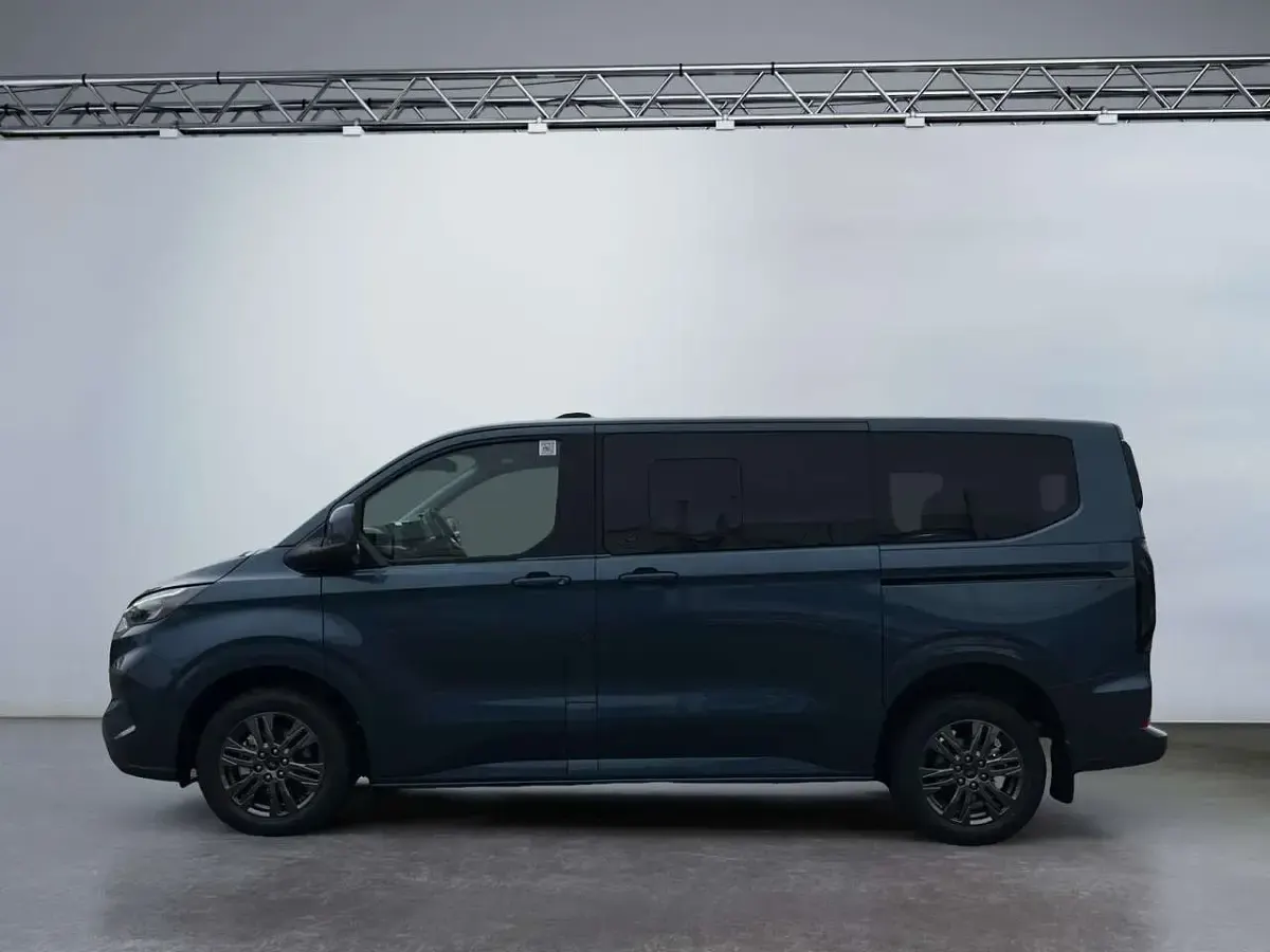 Neu Ford Tourneo Titanium 170 PS (125 kW) 2025 Chromablau metallic Van / Kleinbus