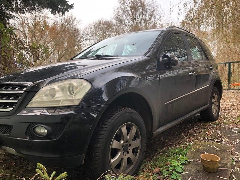 Schwarz Gebraucht 2008 Mercedes ML280 SUV | 5.950 € - Bild 1/4
