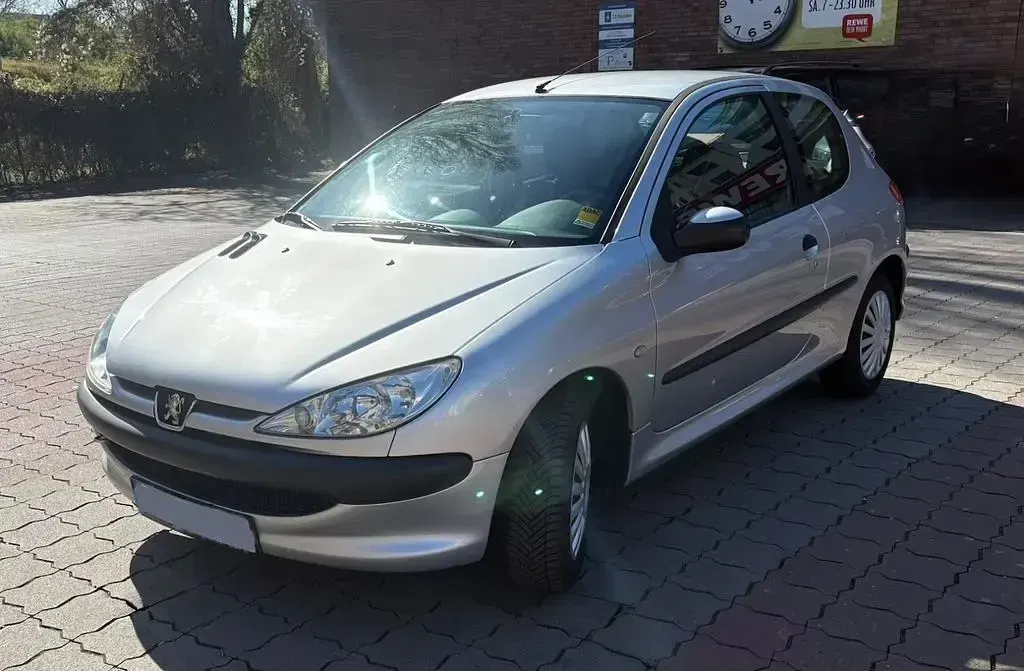 Gebraucht Peugeot 206 60 PS (44 kW) 2005 Silber Limousine