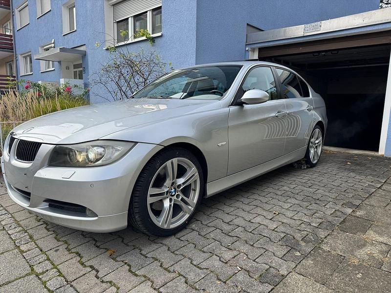Gebraucht BMW 330 258 PS (189 kW) 2007 Silber Limousine