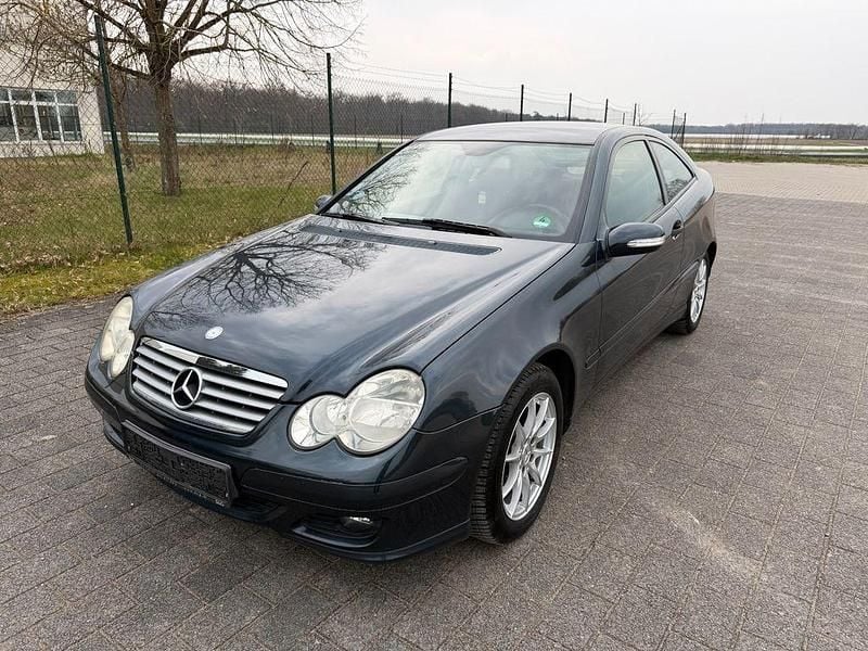 Gebraucht Mercedes C180 143 PS (105 kW) 2007 Schwarz Coupé