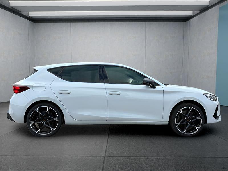 Neu Cupra Leon VZ 300 PS (220 kW) 2025 Weiß Kleinwagen