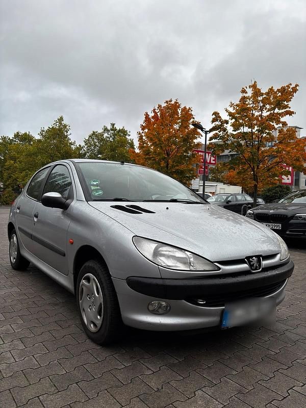 Silber Gebraucht 1999 Peugeot 206 Kleinwagen | 800 € (Guter Preis) - Bild 1/4