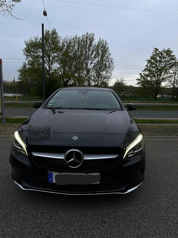 Schwarz Gebraucht 2018 Mercedes CLA180 Edition Limousine | 18.500 € (Etwas zu teuer) - Bild 1/4